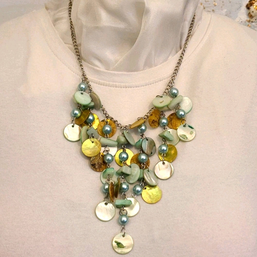 Sea Foam Green Accent Necklace